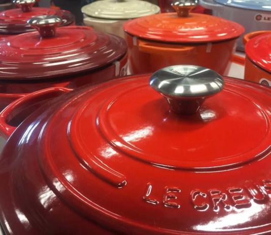The Le Creuset Dutch oven. What makes them so good. (In the picture many Le Creuset Dutch ovens on display).