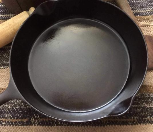 How To Identify Your Sidney Hollowware Cast Iron. Sidney Hollowware Cast iron skillet.