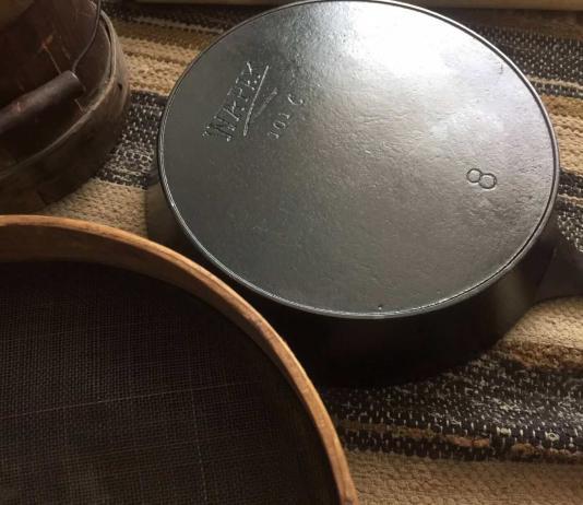 Wapak cast iron skillet made by Wapak Hollow Ware Co. Skillet is face down to show the Z Wapak logo