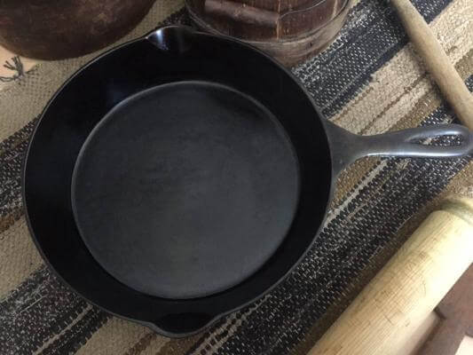 Wapak cast iron skillet manufactured by the Wapak Hollow Ware Company.
