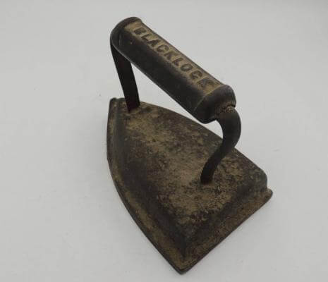 Blacklock sad iron. Blacklock is the first foundry that later become Lodge Manufacturing Company