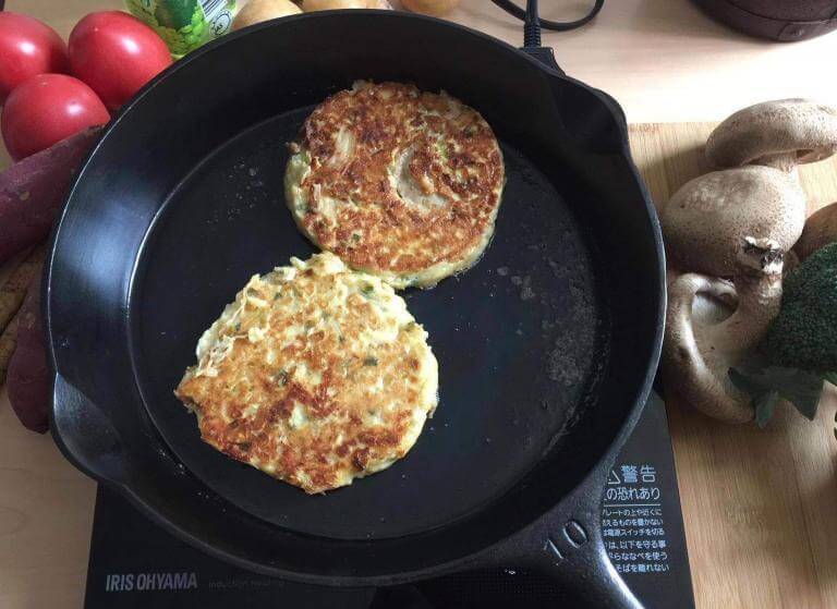 Antique Wagner cast iron skillet cooking Okonomiyaki