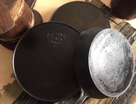 Wager Ware Sidney O skillet and two Sidney hollow ware skillets