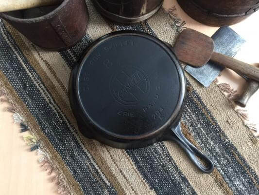 Griswold cast iron skillet No 8with EPU.