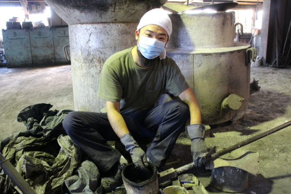 Oitomi foundry worker