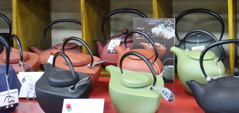 Iwachu cast iron teapots (teardrop)