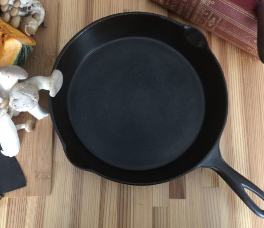 Antique cast iron skillet called The Favorite by Columbus Hollow Ware Company
