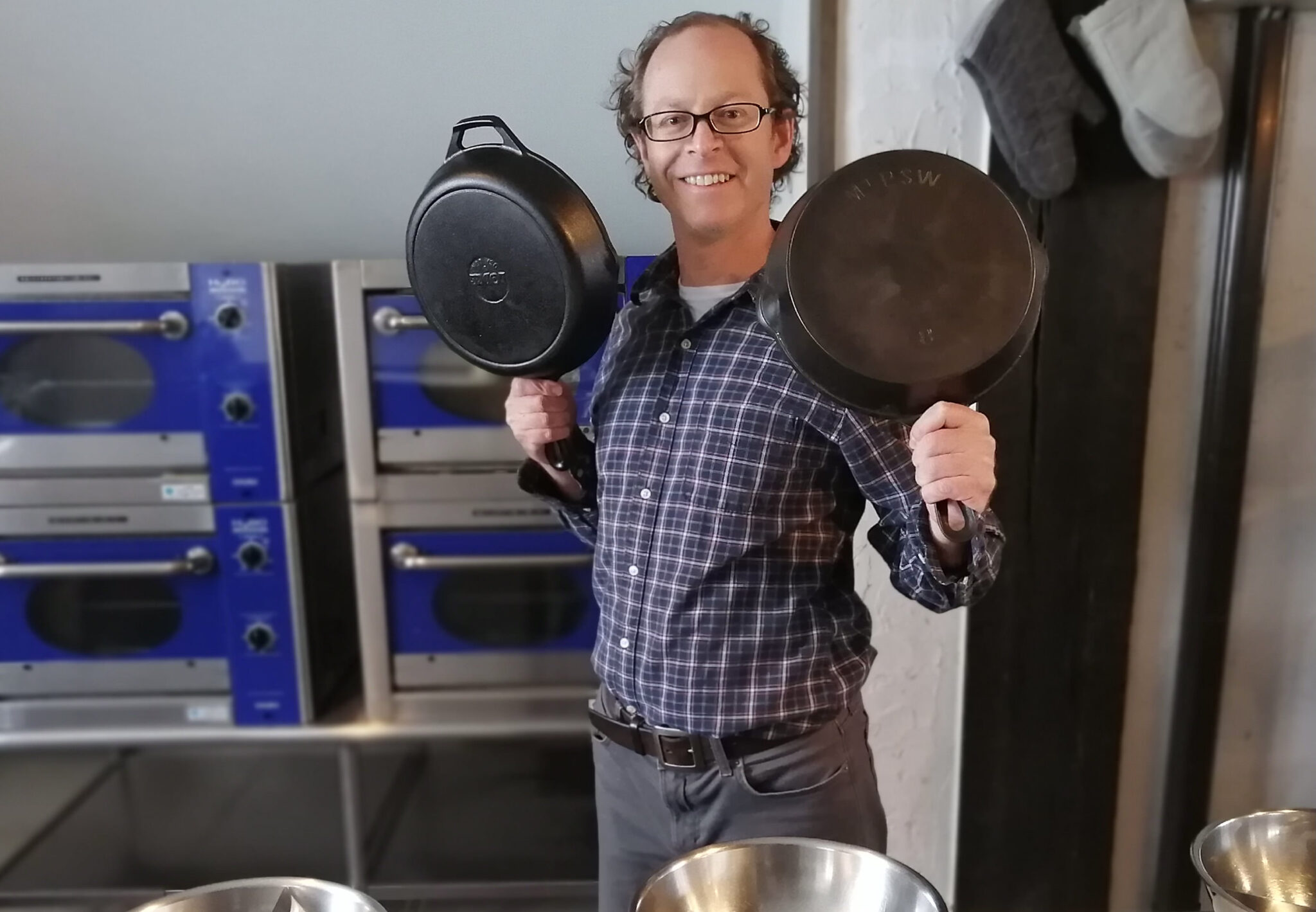 Best cast iron skillets for both new and experienced castiron cooks.
