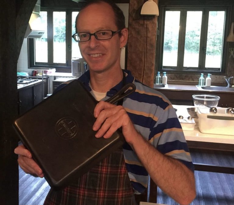 How to inspect a Griswold cast iron skillet?