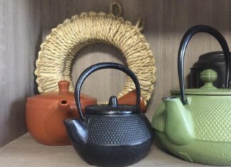 Why are Japanese teapots small?