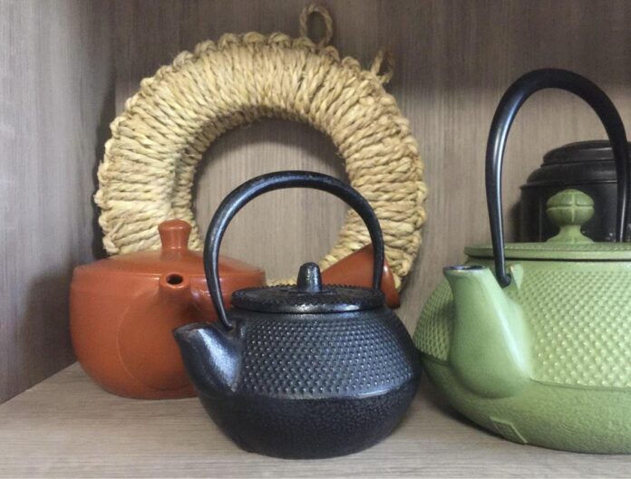 Why are Japanese teapots small?